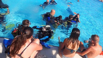 El projecte, sota el nom ‘Artquatic’, combina el descobriment del busseig amb el coneixement del medi marí, i apropa el fons marí d’arreu del món als….