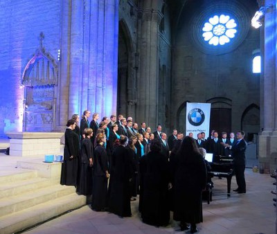 El cor ha actuat sota la direcció de Brady Allred.