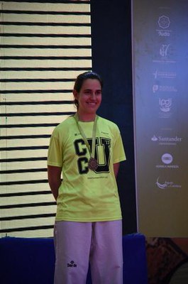 Noemí Catalina amb la medalla de bronze.