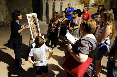 Els elements relacionats amb la cultura del vi hi són plenament representats en les figures escultòriques.