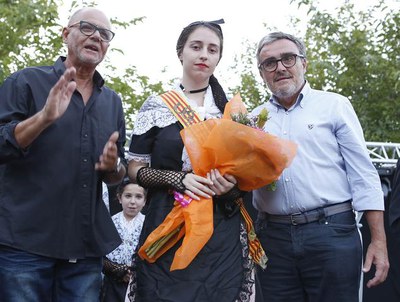 La imposició de bandes a les pubilles, pubilletes i l'hereu marquen l'inici de la Festa del barri de Balàfia..