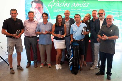 Foto de família dels guanyadors i organitzadors del memorial.