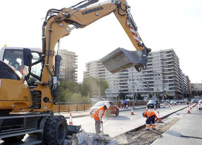Les obres s'han iniciat avui amb la supressió de la mitjana del Pont Universitat.