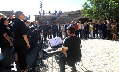 La Coral Estel ha posat el to musical a l'acte institucional de la Paeria.