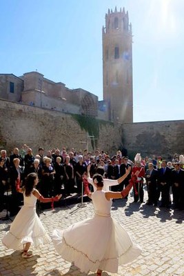 L'Esbart Dansaire del Sícoris ha fet el ball d'homenatge a les autoritats.