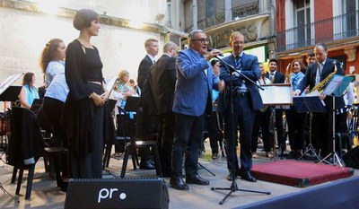 L'alcalde Àngel Ros ha felicitat la soprano i la Banda en finalitzar el concert.