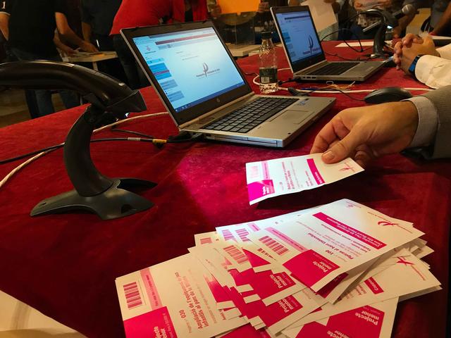 Un lector de barres ha facilitat l'escrutini manual de les paperetes