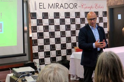 El tinent d'alcalde Rafael Peris ha donat la benvinguda a les participants en la trobada.