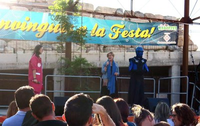 La tinent d'alcalde Montse Parra ha saludat els participants a l'inici de l'espectacle.