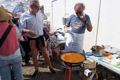 El tinent d'alcalde Rodamilans, ha aconseguit el tercer premi amb la seva paella.