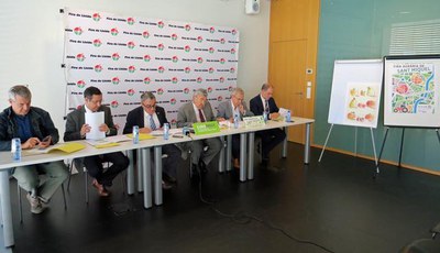 El prestigiós pintor, dibuixant i il·lustrador lleidatà Perico Pastor, autor de la litografia oficial de la Fira de Sant Miquel.