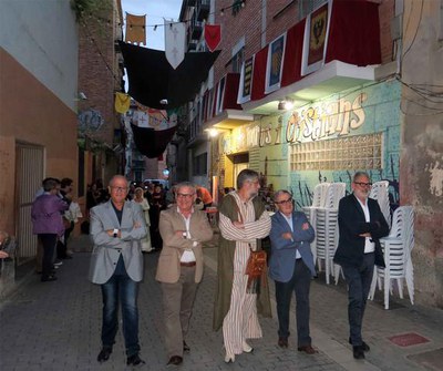 Un simulacre de desfilada de la festa dels Moros i Cristians ha servit per iniciar l'acte d'inauguració.