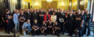 Foto de família de l'acte que ha tingut lloc avui a la Paeria.