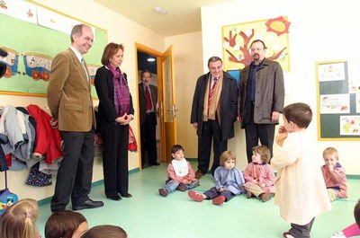 L'alcalde ha visitat les noves aules.