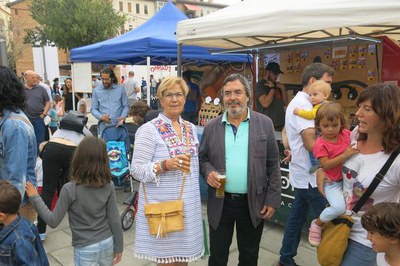 La tinent d'alcalde Montse Parra ha visitat l'activitat a la plaça de Dipòsit..
