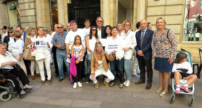 Els tinents d'alcalde de Lleida i l'exdiputada Tere Cunillera en finalitzar la concentració de la Plaça Paeria.