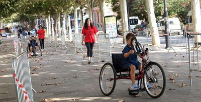 El circuit de ciclisme handbike s'ha instal·lat a l'avinguda Francesc Macià.