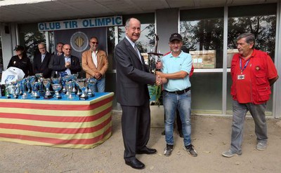 El fill d'Antoni Prim ha lliurat el trofeu que du el nom del seu pare al campió del memorial.