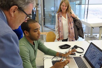 L'alcalde de Lleida a conversat amb els alumnes de l'EAM Leandre Cristòfol, que li han comentat els seus projectes.