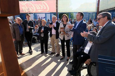 L'alcalde de Lleida i el president Albert Esteve amb la família de l'Antoni Palau.