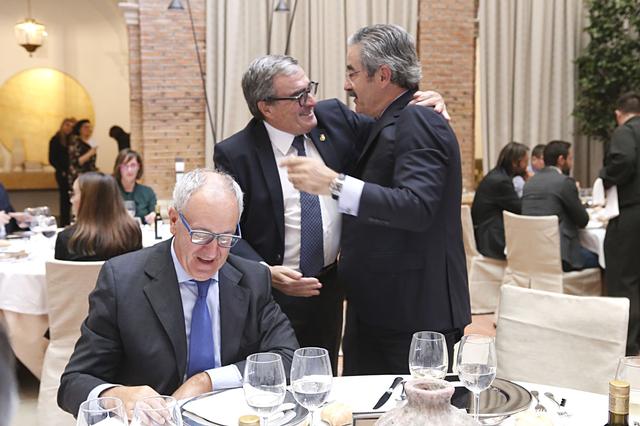 L'alcalde, Àngel Ros, saludant Kim Faura, director general de Telefónica de l’àrea Mediterrània, al Parador de Lleida