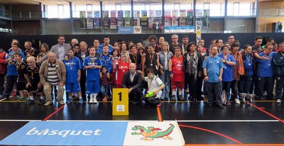 Foto de família dels jugadors que han participat en el torneig.