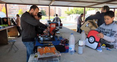 Activitat als boxes del circuit.