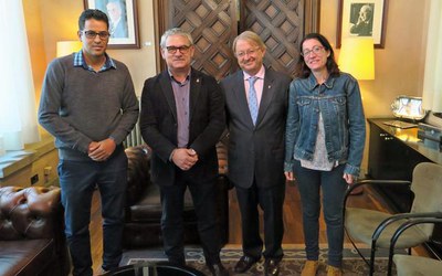 A la recepció a la Paeria, s’ha parlat de les actuacions actuals i previstes que es desenvolupen en el marc del treball solidari als camps de refugia….