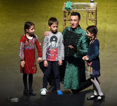 L'actuació del Mag Lari ha posat punt final al festival de màgia.