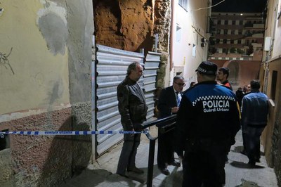 Les fisures han aparegut a la paret interna de l'edifici..