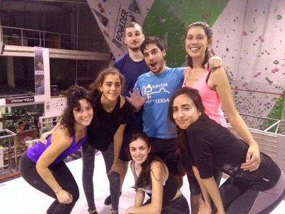 L’Agenda Jove de la Paeria ofereix un taller d’iniciació a l’escalada en la modalitat indoor, amb la col·laboració de Boulder Indoor.