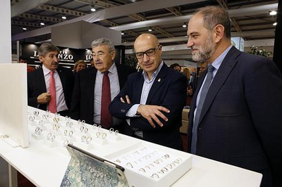 La 19a edició del Saló De Nuvi, de Serveis i Equipaments per a Celebracions, ha obert les portes amb plena ocupació i un atractiu programa de desfila….