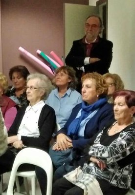 El taller d'equilibri estàtic, de la Guia d'Activitats per a la Gent Gran, s'ha fet aquest dimecres a la Llar Municipal de Bonaire.