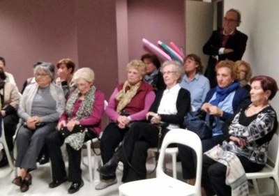 Xavier Rodamilans ha assistit aquesta tarda al taller d'equilibri estàtic a la Llar Municipal de Bonaire.