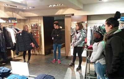 Els establiments que han col·laborat amb Joventut per la jornada informativa per trovar feina a la campanya de Nadal han estat Goumar Lleida, Sabater….