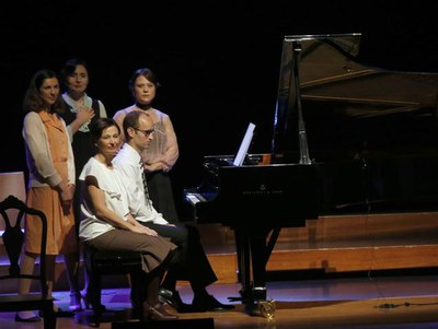 Un moment del muntatge, basat en les dones que van tenir un paper més important en la vida de Màrius Torres.