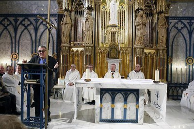 L'alcalde s'ha adreçat als assistents a la trobada en acabar la missa.