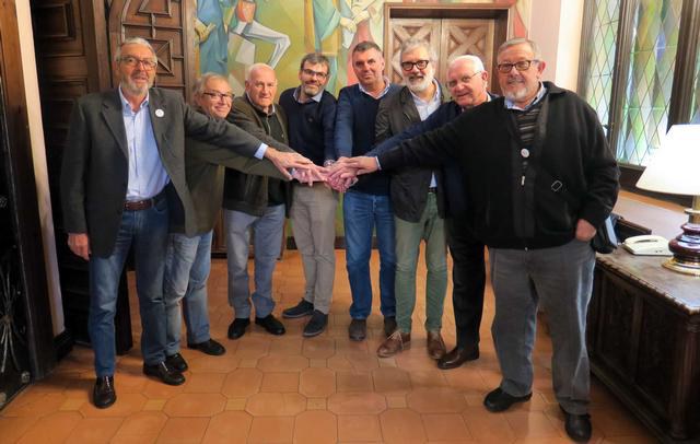 Els representants de les entitats de l'Horta de Lleida, amb el regidor responsable d'aquesta àrea, Fèlix Larrosa, tot just aprovat el Pla d'Usos per part del ple municipal