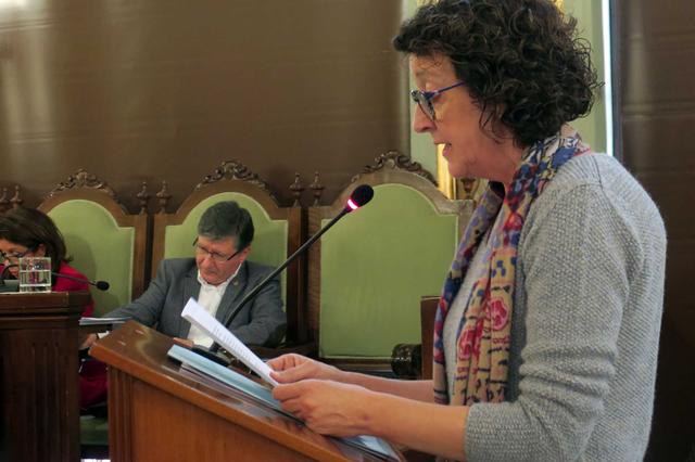 Mercè Sorribes ha presentat la moció promoguda per l'Associació d'Agitació Cultural de Ponent de suport a l’escola pública catalana