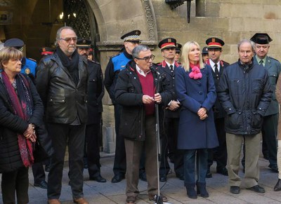 L'alcalde Àngel Ros ha encapçalat el minut de silenci.