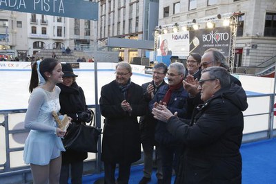 Marta Badia ha fet una exhibició de patinatge per inaugurar la pista.
