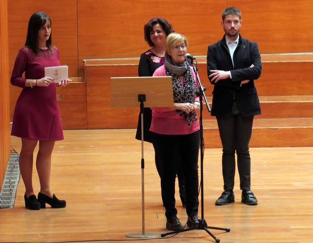 La tinent d'alcalde Montse Parra ha dirigit unes paraules d'agraïment a les corals i al Consell