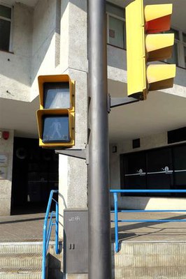 El semàfor per fer la prova pilot s'ha instal·lat a l’avinguda del Segre, davant de la seu de l'ONCE.