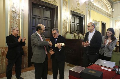 El Consell Evangèlic ha fet obsequi a la ciutat d'un exemplar de la Bíblia de la Reforma.