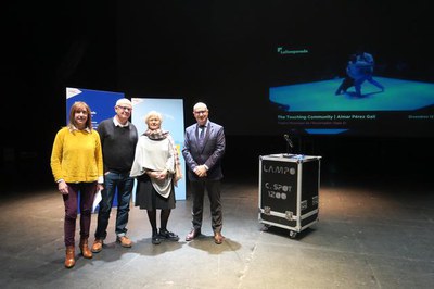 Els tinents d'alcalde Montse Parra i Rafael Peris, acompanyats del Director de les Arts Escèniques Municipals, Llorenç Corbella, i de Puri Terrado, D….