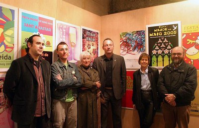 El tinent d'alcalde Xavier Sàez, amb el jurat del premi.