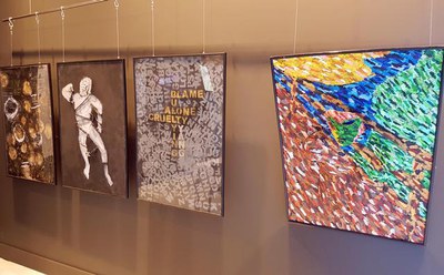 L’Aparador, l’espai expositiu de la Palma-Centre de Recursos Juvenils, acull durant el desembre i el gener una exposició d'alumnes de l'Episcopal.