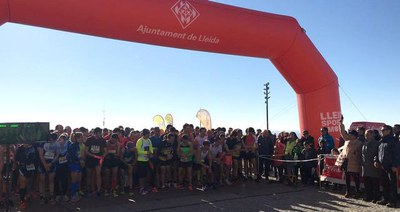 La regidora d'Esports, Montse Parra, ha donat la sortida a la cursa.