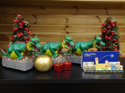 Com a principals novetats hi ha per als més petits la figura de goma del marraco amb rodes, joies amb bany de plata i d’or inspirades amb motius de l….