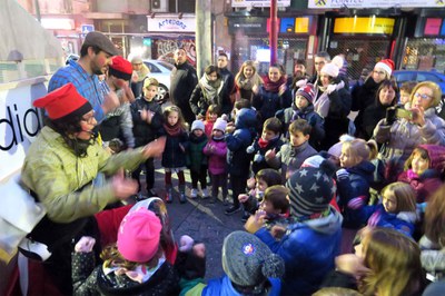 Els nens i nenes han fet jocs abans de fer cagar el Tió.